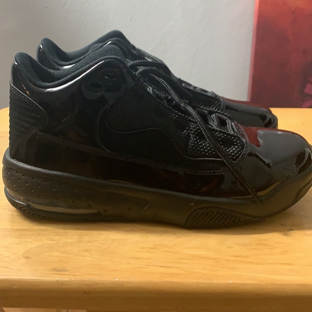 Jordan Black Tennis Shoes - Picture 4 of 4